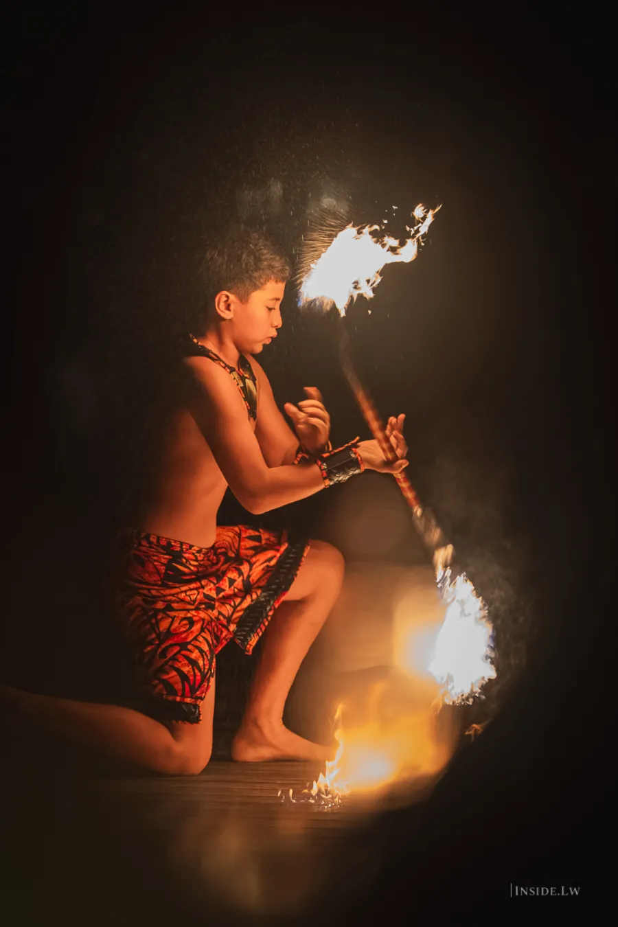 Feu polynésien — performance nocturne